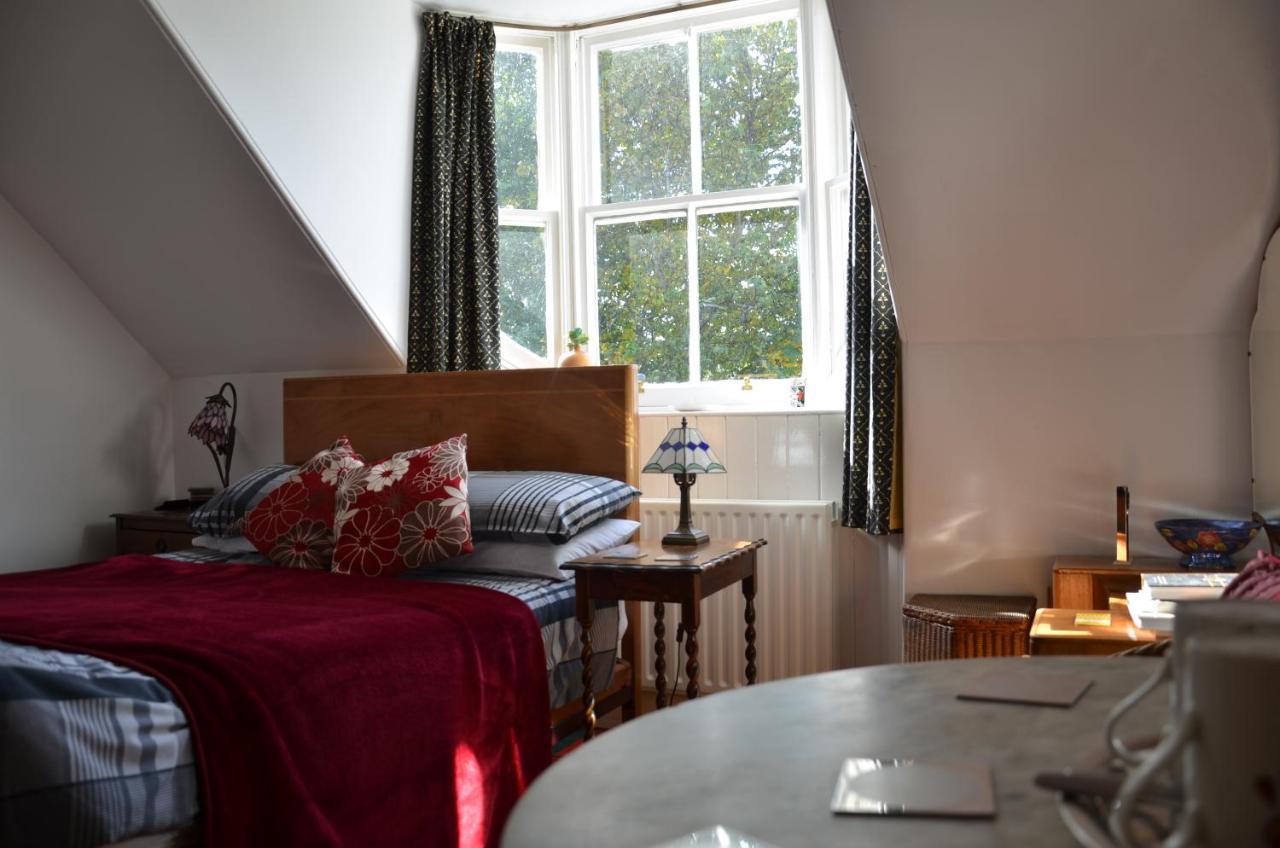 Couette-café Averon House